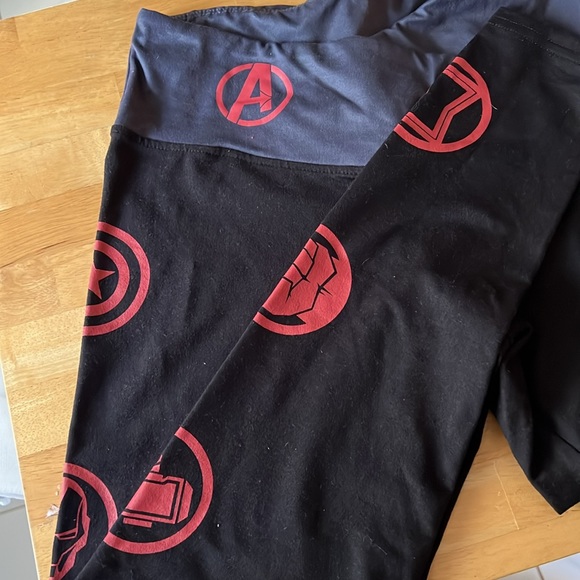 Her Universe Marvel Avengers Leggings - Picture 2 of 3